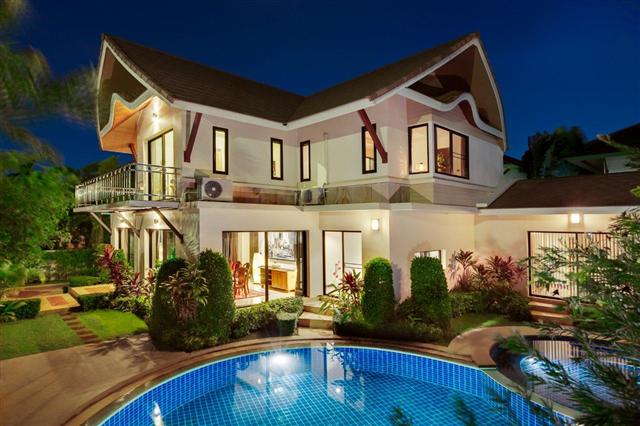 House with swimming pool House with swimming pool