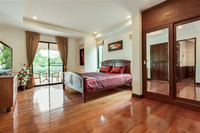 Master bedroom Master bedroom