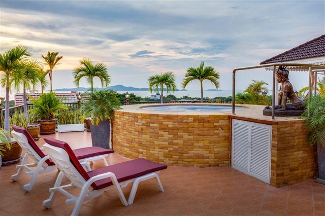 Outdoor jacuzzi Outdoor jacuzzi